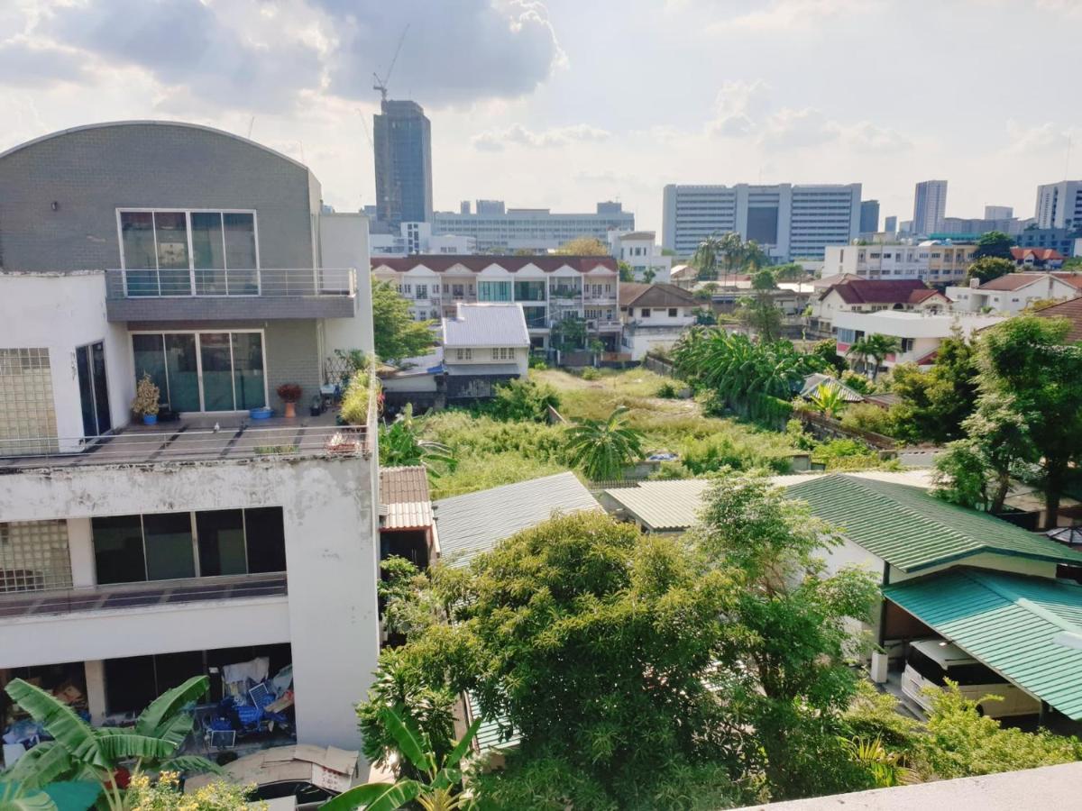 Kru Nat'S Bed & Breakfast W/ Private Rooms & Gym Bangkok Bagian luar foto
