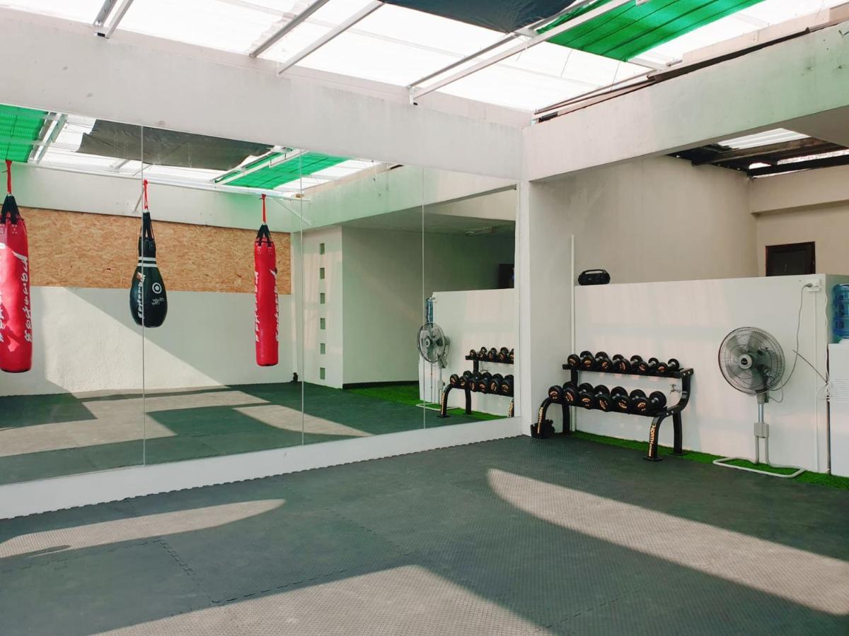 Kru Nat'S Bed & Breakfast W/ Private Rooms & Gym Bangkok Bagian luar foto