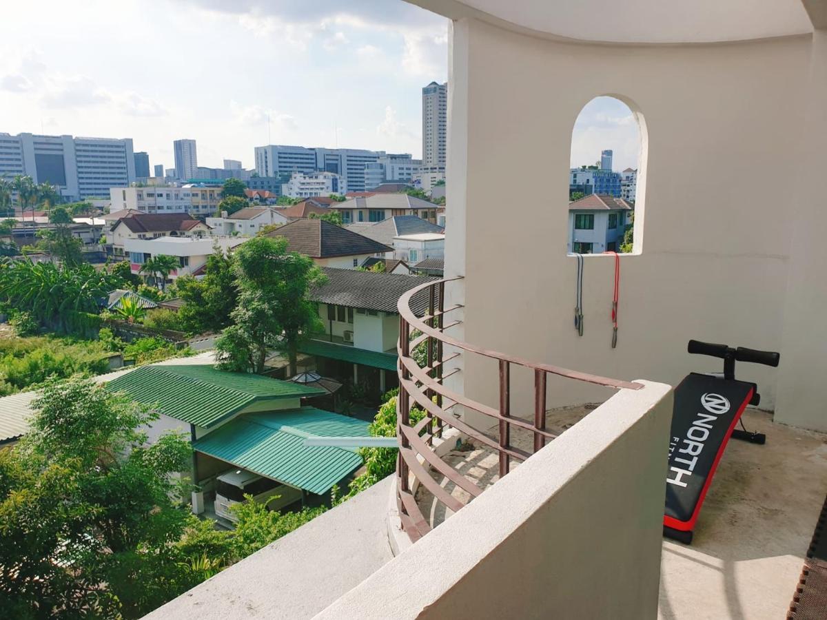 Kru Nat'S Bed & Breakfast W/ Private Rooms & Gym Bangkok Bagian luar foto