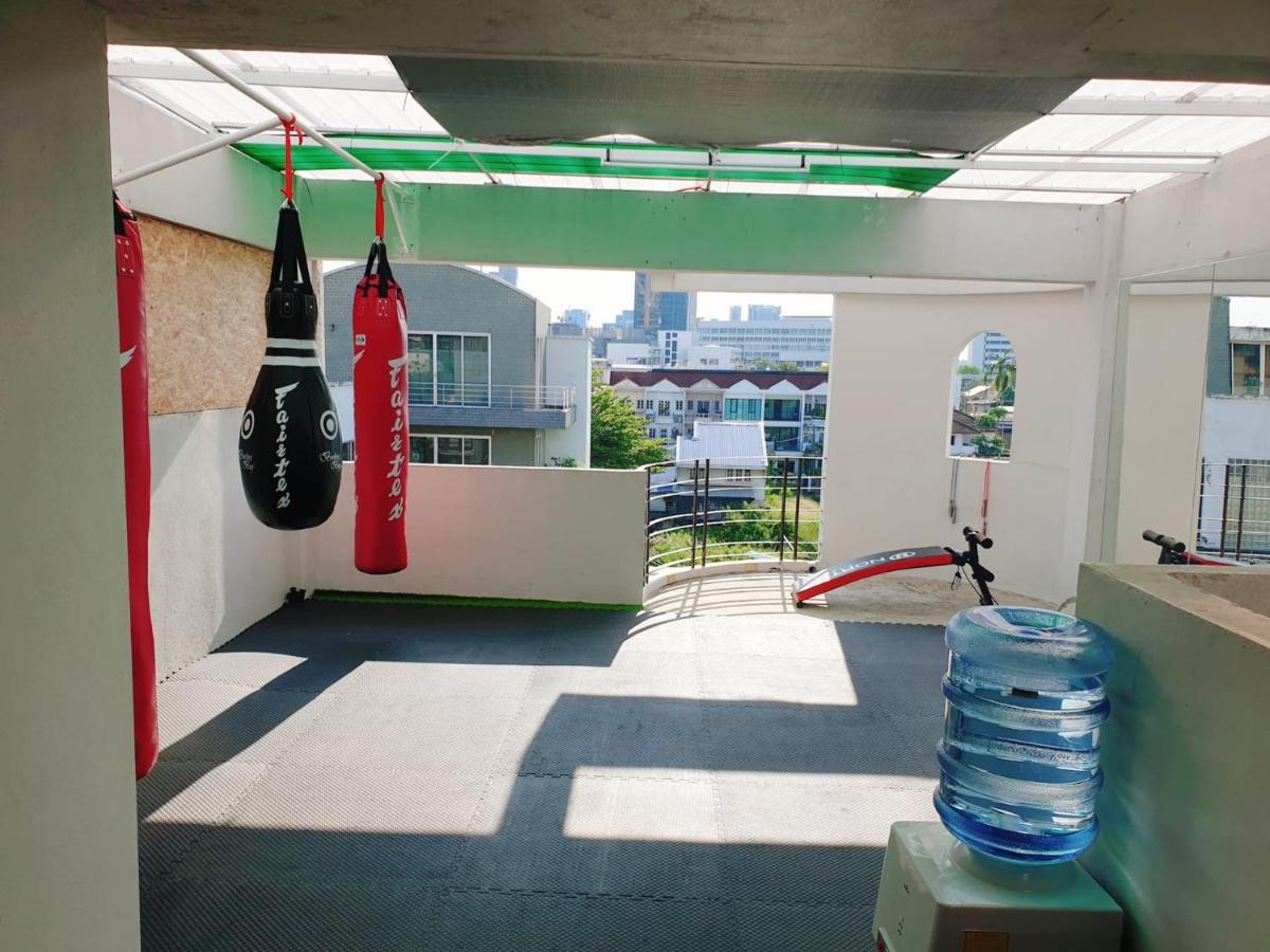 Kru Nat'S Bed & Breakfast W/ Private Rooms & Gym Bangkok Bagian luar foto