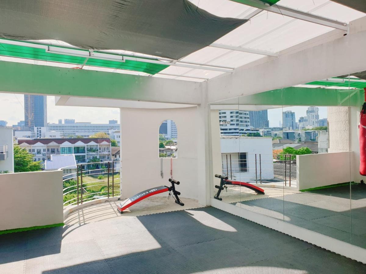 Kru Nat'S Bed & Breakfast W/ Private Rooms & Gym Bangkok Bagian luar foto