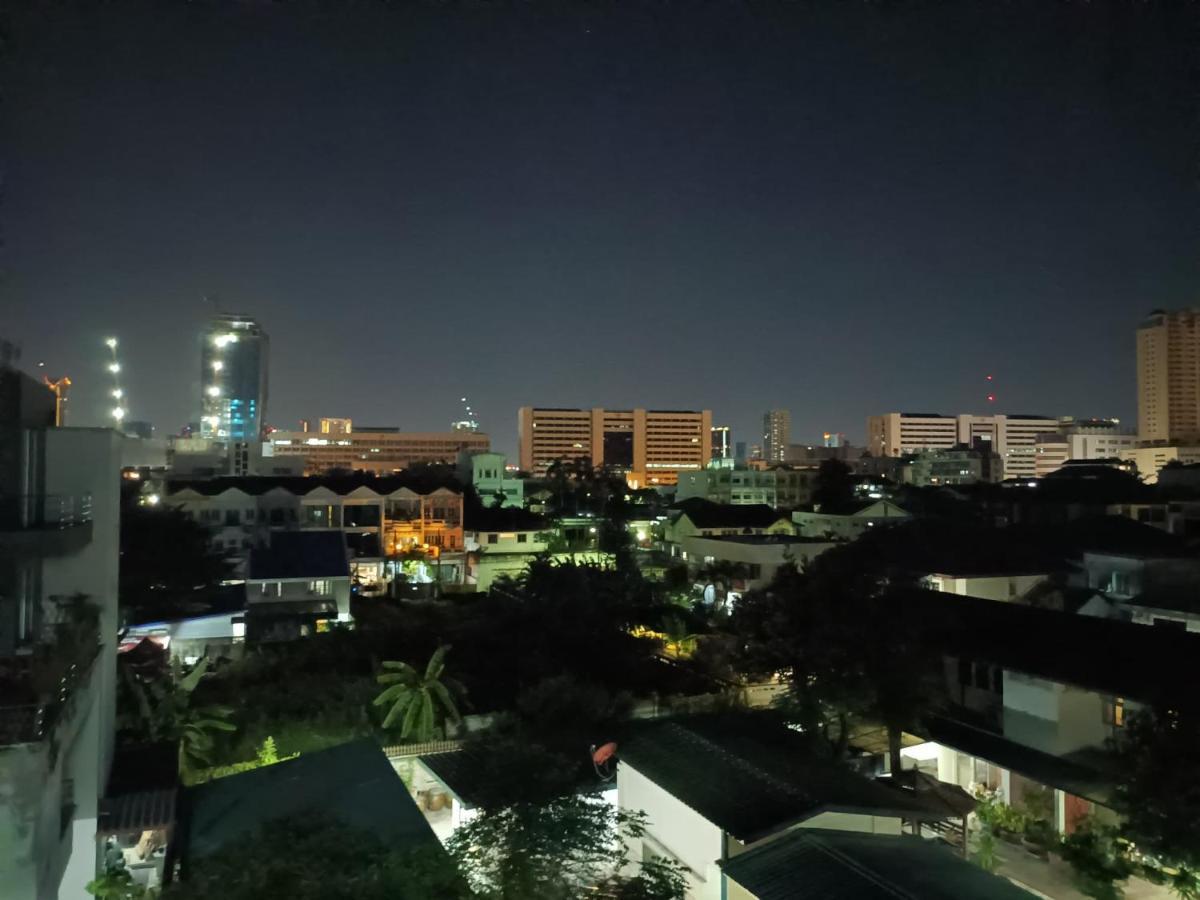 Kru Nat'S Bed & Breakfast W/ Private Rooms & Gym Bangkok Bagian luar foto