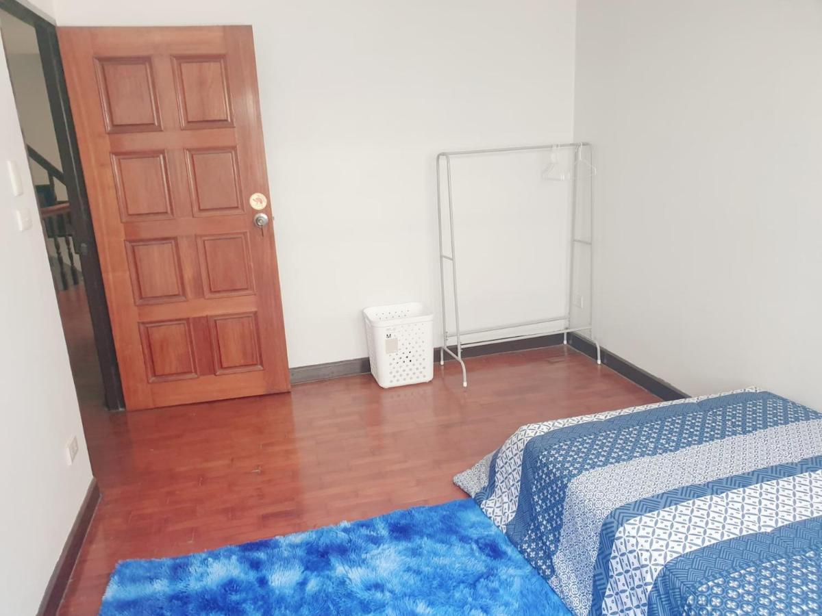 Kru Nat'S Bed & Breakfast W/ Private Rooms & Gym Bangkok Bagian luar foto