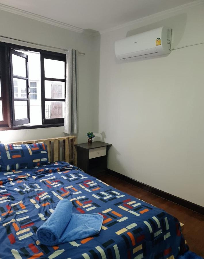 Kru Nat'S Bed & Breakfast W/ Private Rooms & Gym Bangkok Bagian luar foto
