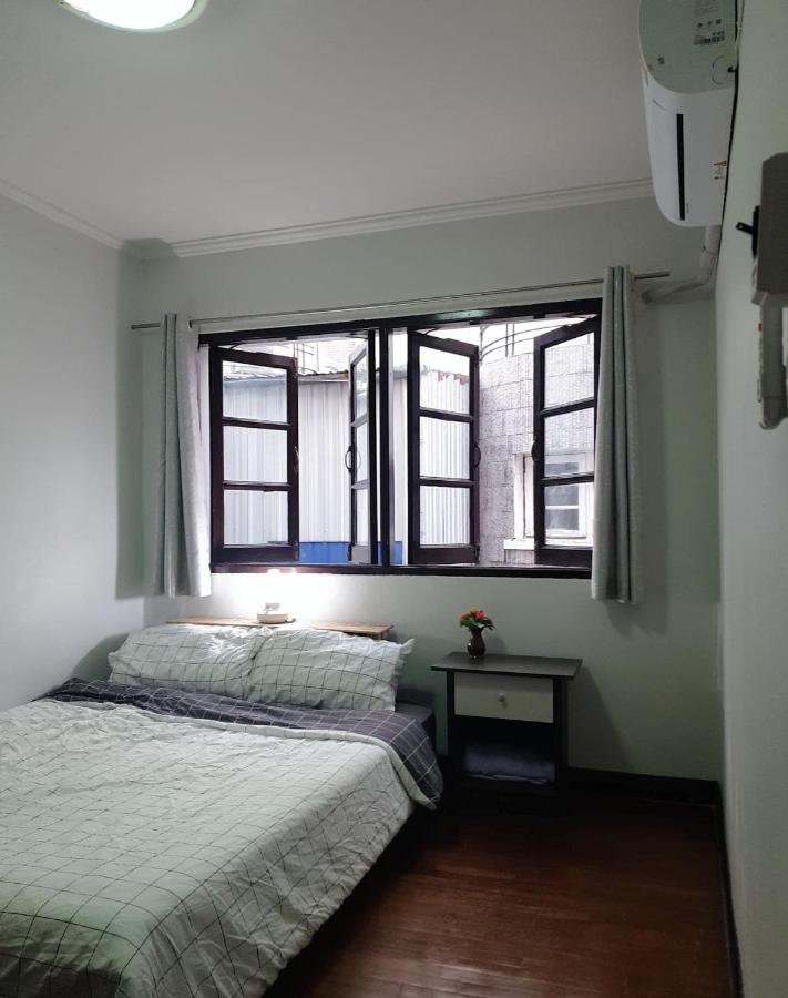 Kru Nat'S Bed & Breakfast W/ Private Rooms & Gym Bangkok Bagian luar foto