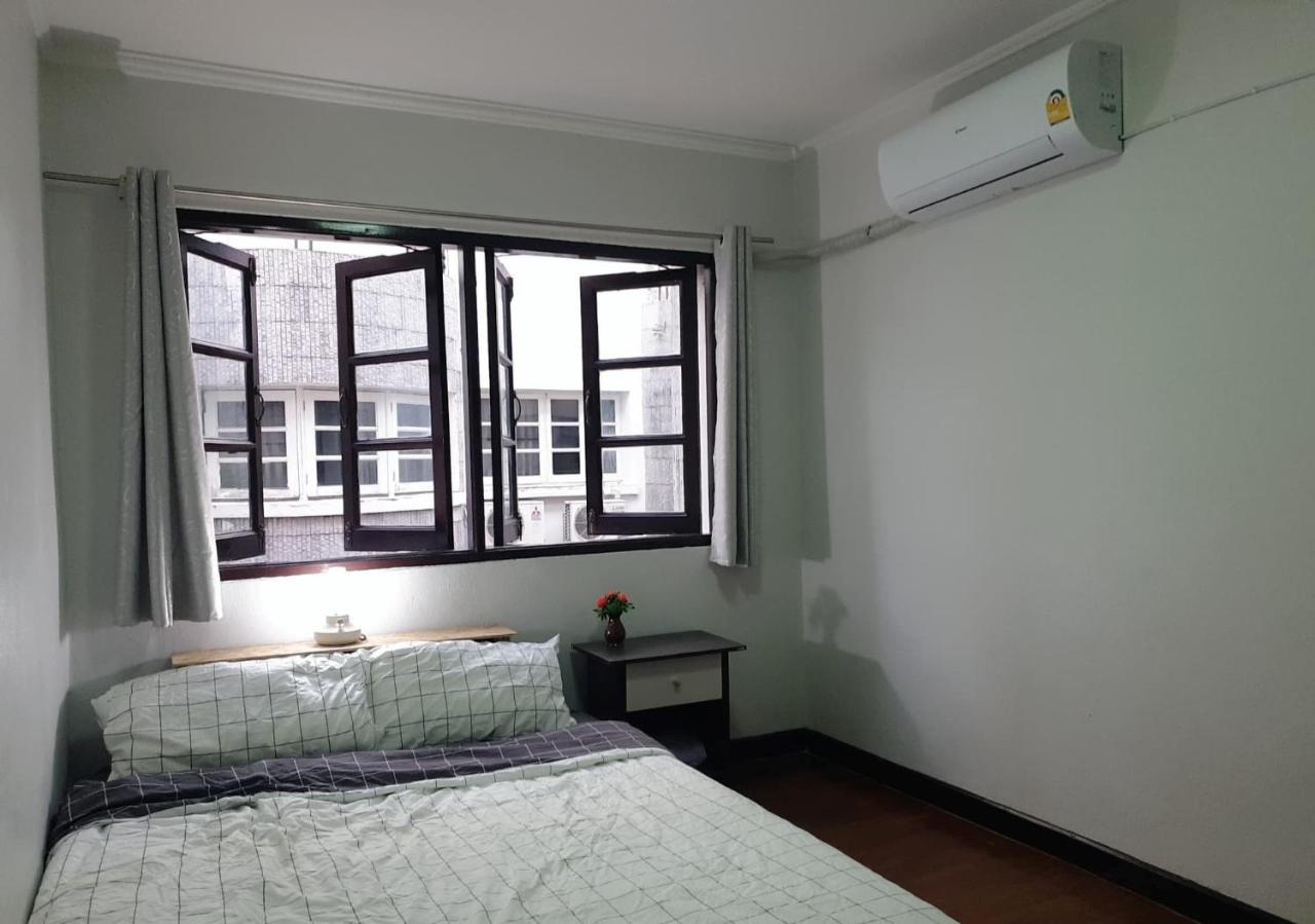Kru Nat'S Bed & Breakfast W/ Private Rooms & Gym Bangkok Bagian luar foto